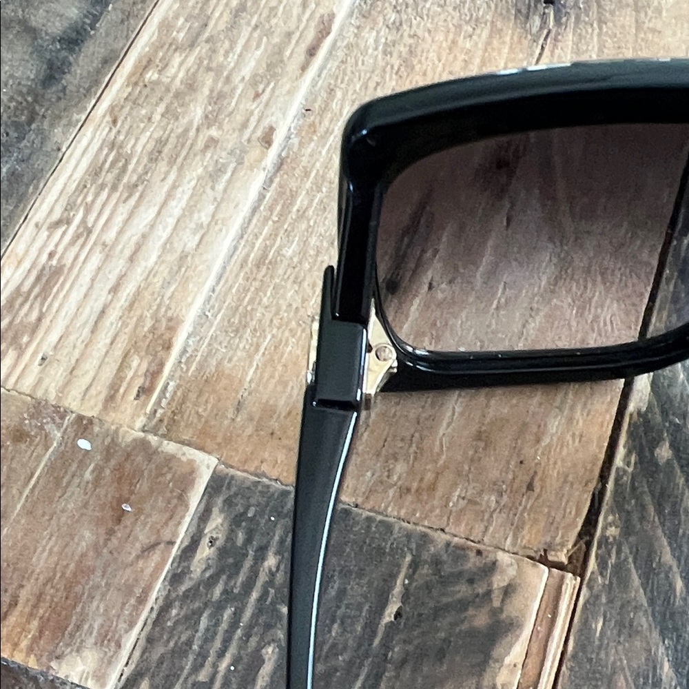 Gucci Oversized Square Black Women’s Sunglasses - Picture 10 of 12